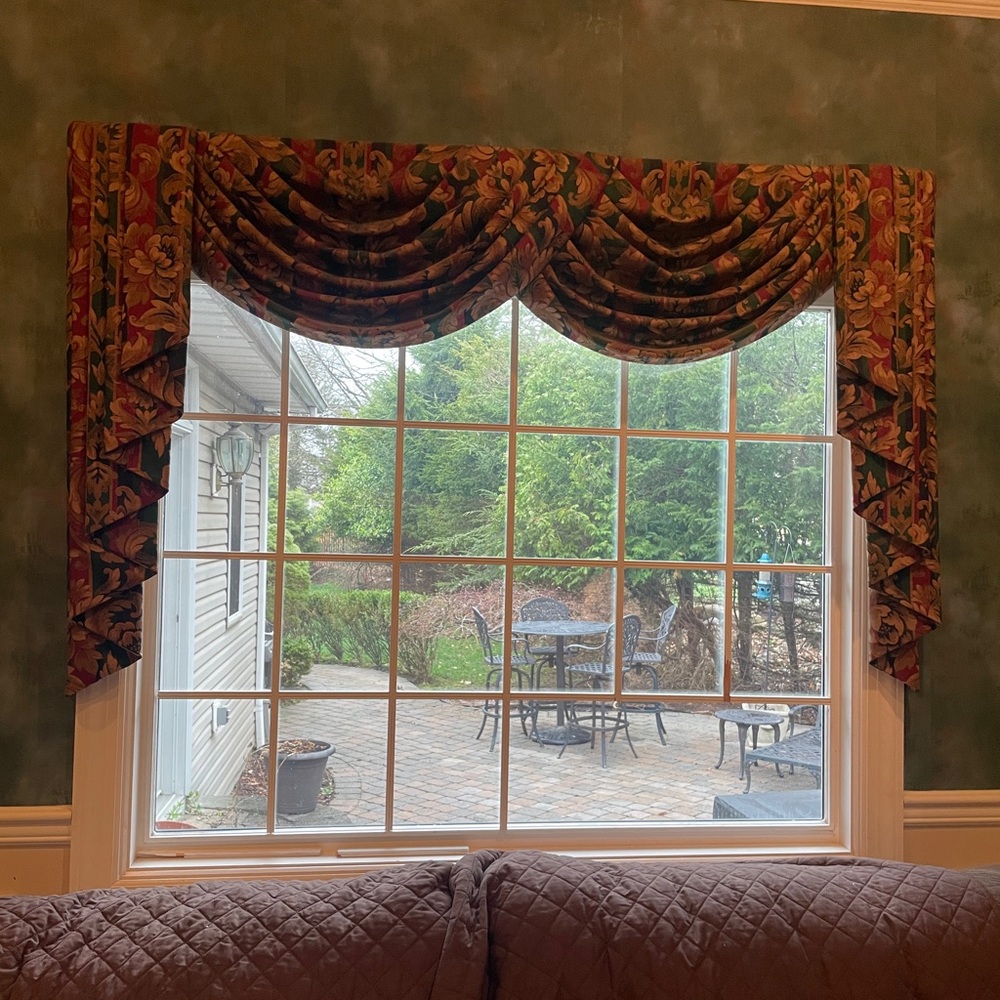 Floral Pattern Valance Curtain in Multi-Color - Home Accents